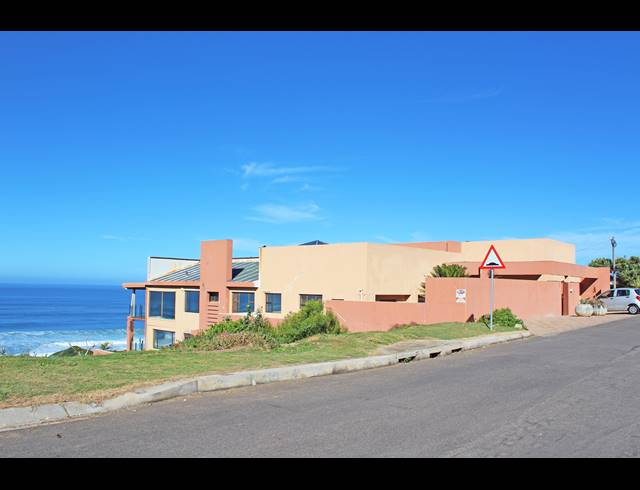 8 BEDROOM HOUSE FOR SALE IN DANA BAY